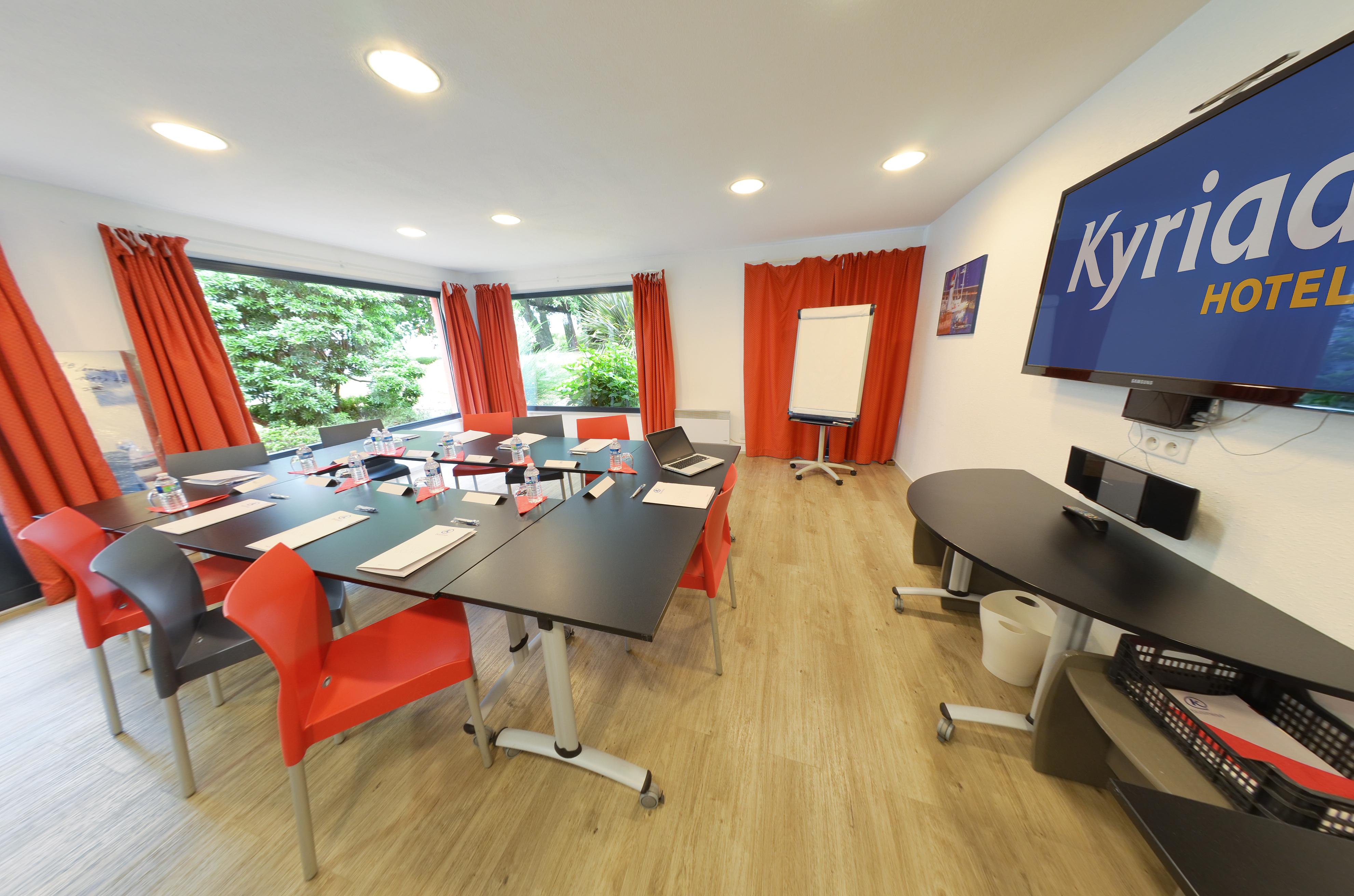 Kyriad Lannion-Perros-Guirec Exterior photo